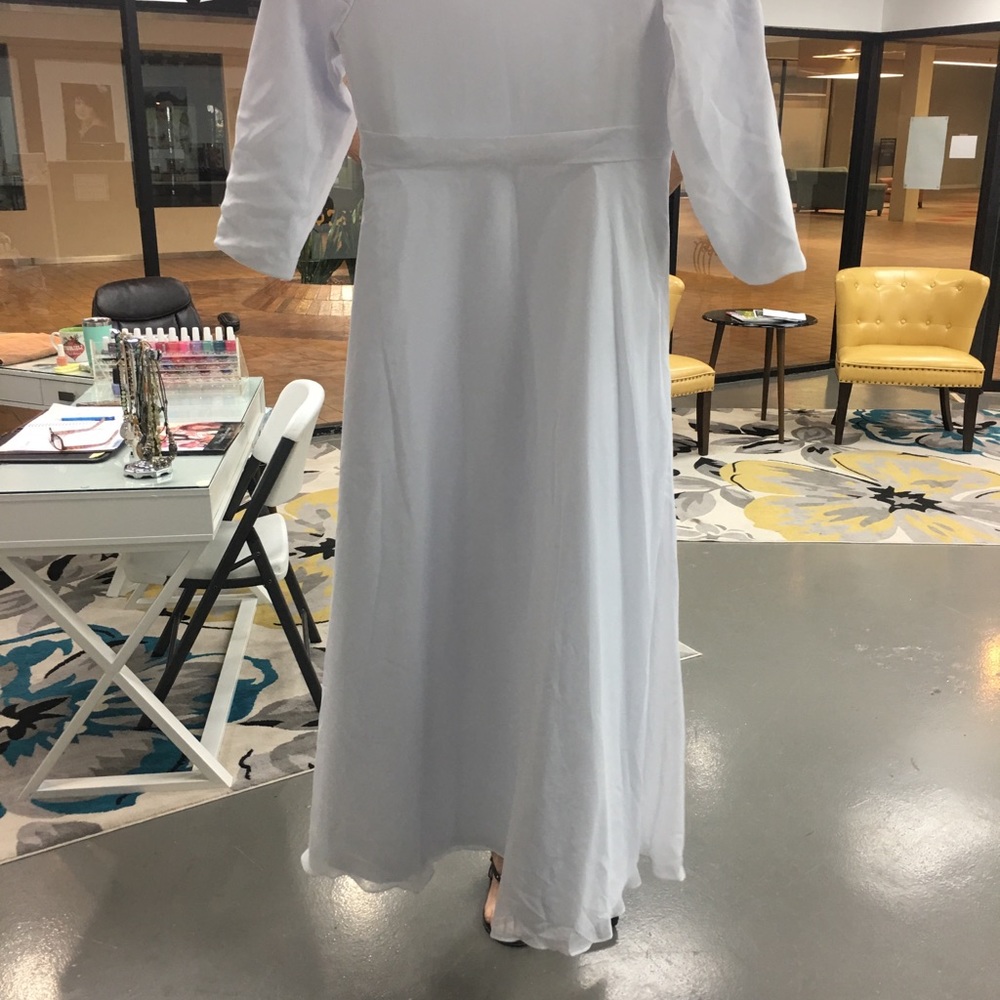 New wedding dress - Picture 3 of 3
